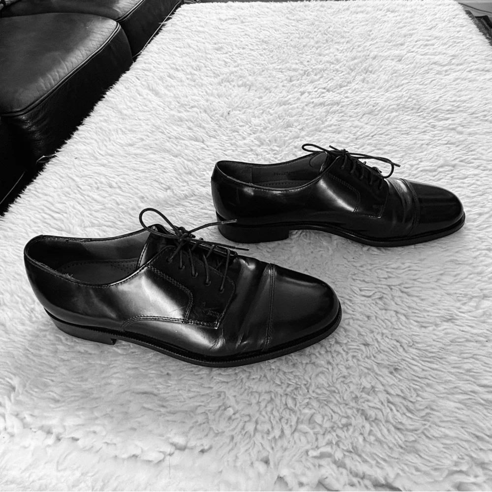 Cole Haan Black Leather Oxfords size 9 D